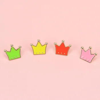 Štiri kovinske krono risanka okrasni nakit, broške lahko meri risanka za otroke značke rdeče in zelene igle